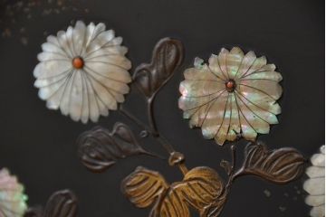 アンティーク家具　古民具・骨董 唐木製の蒔絵と螺鈿細工の飾り棚(茶棚)