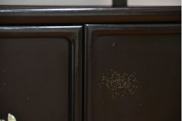アンティーク家具　古民具・骨董 唐木製の蒔絵と螺鈿細工の飾り棚(茶棚)