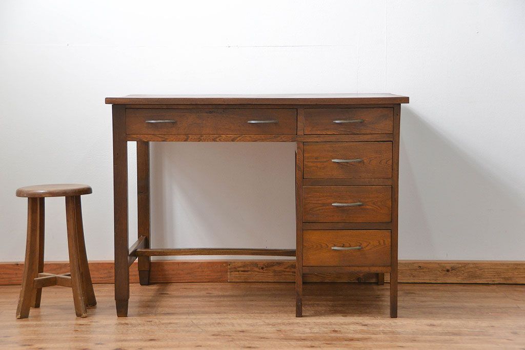 アンティーク家具　アンティーク 古いナラ材の重厚な片袖机(デスク)