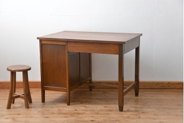 アンティーク家具　アンティーク 古いナラ材の重厚な片袖机(デスク)