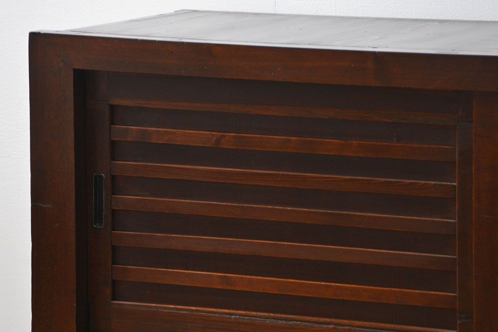 アンティーク家具　アンティーク 昇り引き出し付きの収納箪笥サイドボード(水屋箪笥)