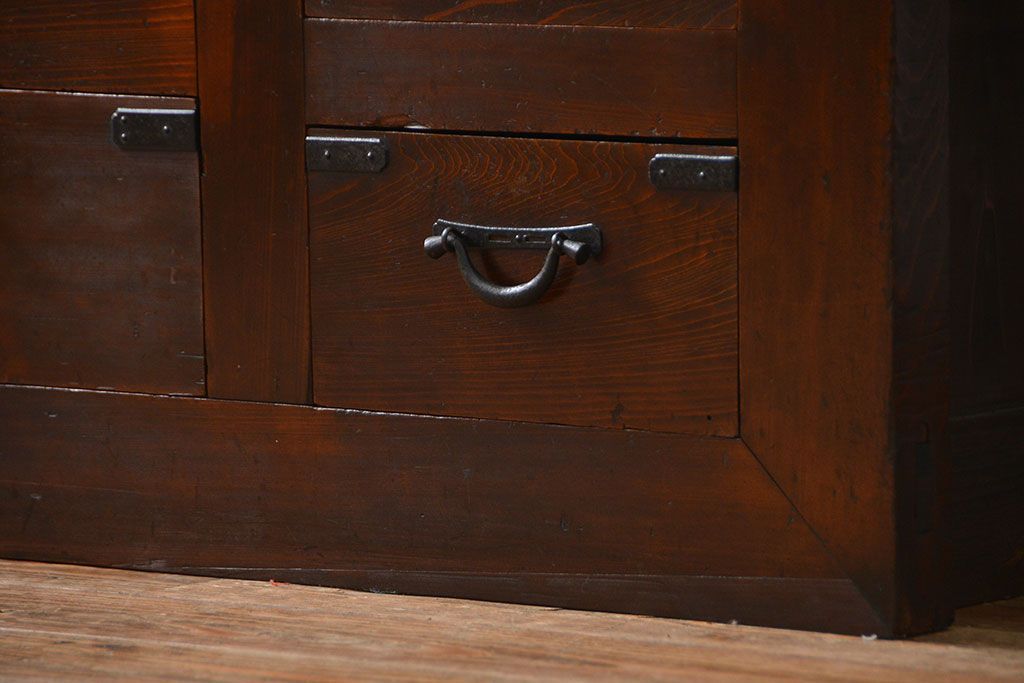 アンティーク家具　アンティーク 昇り引き出し付きの収納箪笥サイドボード(水屋箪笥)