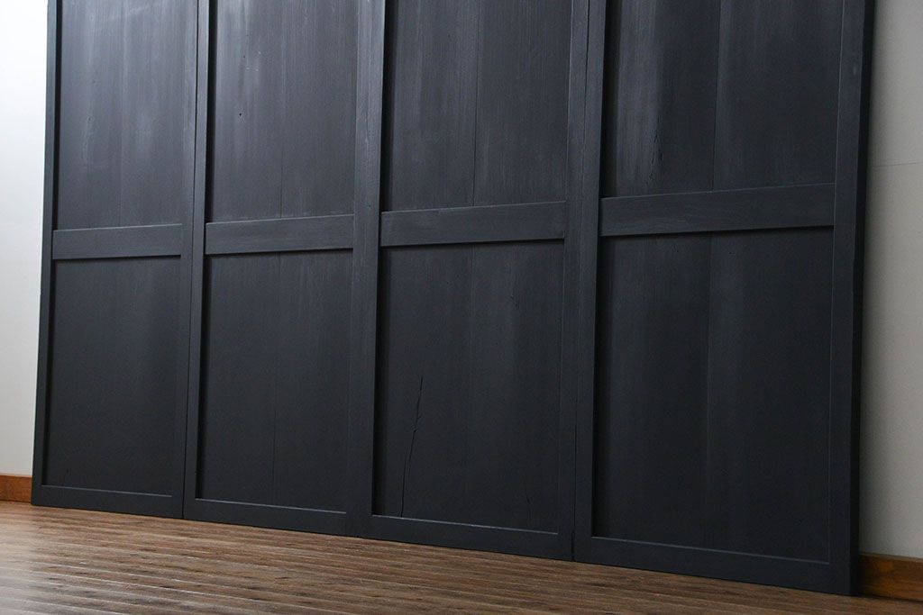 古民具・骨董 艶消しブラック塗装の和モダン時代帯戸4枚セット (時代板戸、引き戸)
