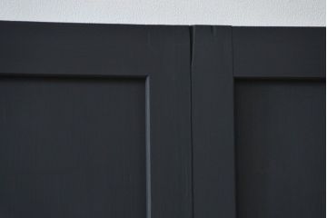 古民具・骨董 艶消しブラック塗装の和モダン時代帯戸4枚セット (時代板戸、引き戸)