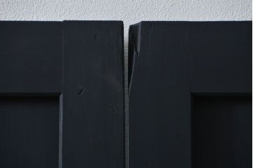 古民具・骨董 艶消しブラック塗装の和モダン時代帯戸4枚セット (時代板戸、引き戸)