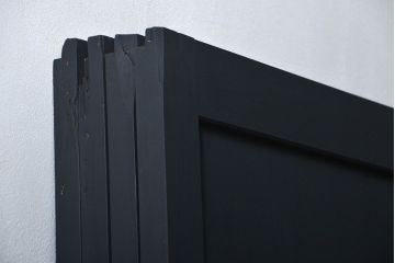 古民具・骨董 艶消しブラック塗装の和モダン時代帯戸4枚セット (時代板戸、引き戸)
