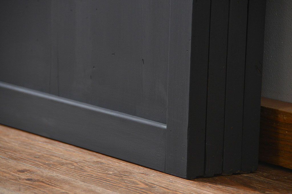 古民具・骨董 艶消しブラック塗装の和モダン時代帯戸4枚セット (時代板戸、引き戸)