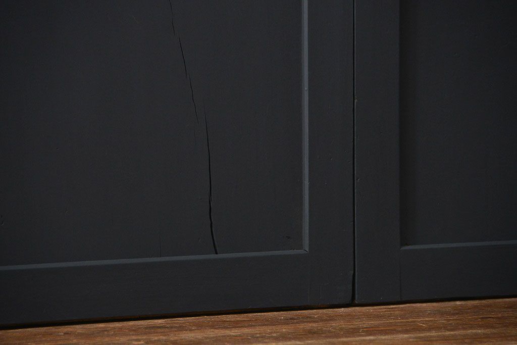 古民具・骨董 艶消しブラック塗装の和モダン時代帯戸4枚セット (時代板戸、引き戸)