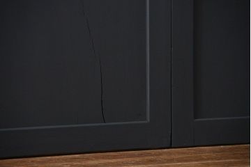 古民具・骨董 艶消しブラック塗装の和モダン時代帯戸4枚セット (時代板戸、引き戸)