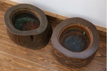アンティーク雑貨　アンティーク 古い刳り貫き桐火鉢2個セット(鉢カバー)