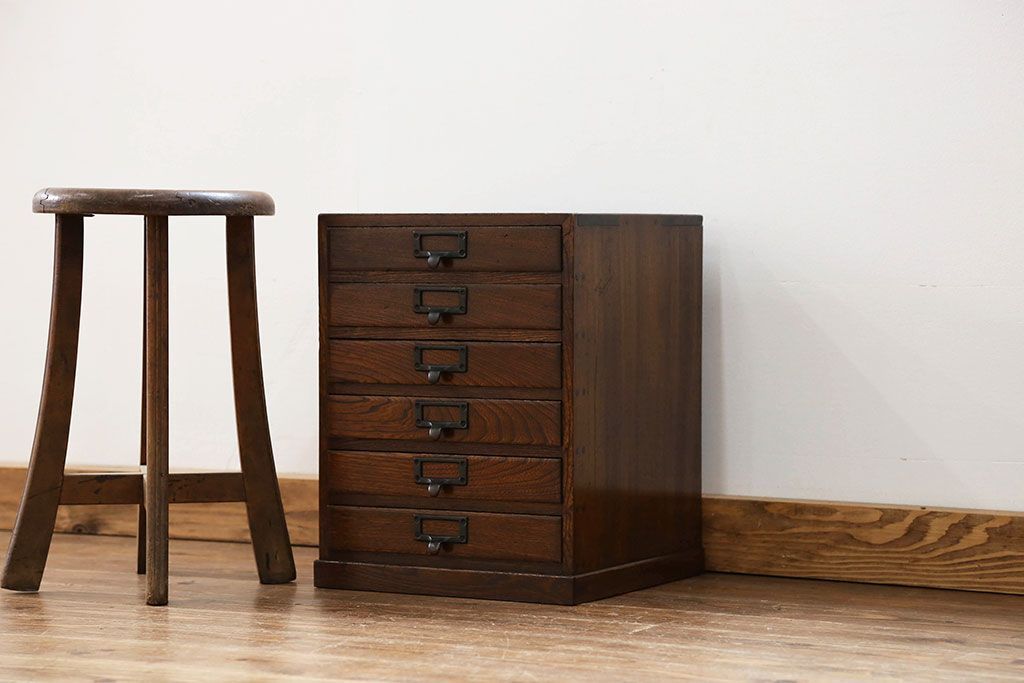 アンティーク家具　アンティーク 古い栓材のネームプレート付き6杯小引き出し(ネームプレート付き、小物収納)
