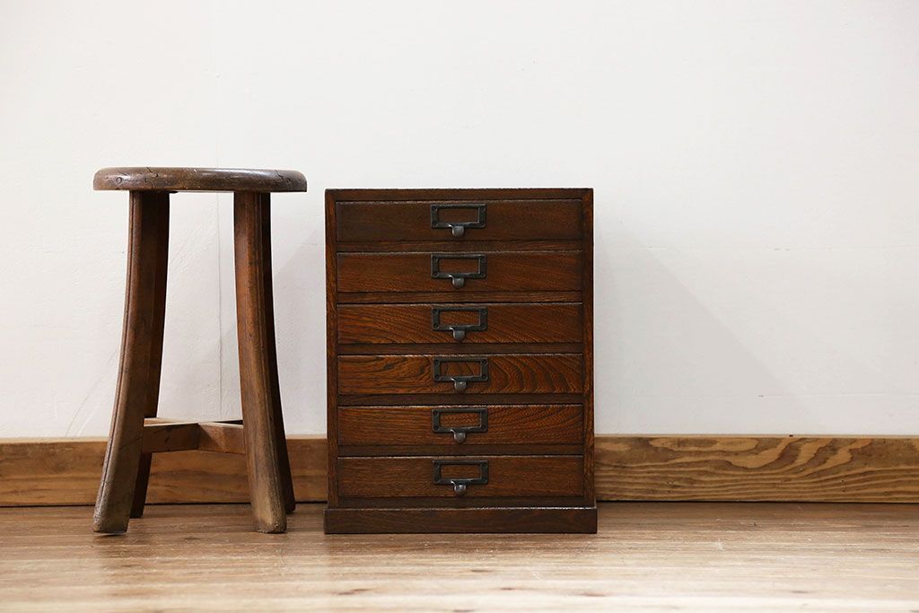 アンティーク家具　アンティーク 古い栓材のネームプレート付き6杯小引き出し(ネームプレート付き、小物収納)