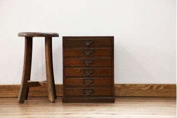 アンティーク家具　アンティーク 古い栓材のネームプレート付き6杯小引き出し(ネームプレート付き、小物収納)