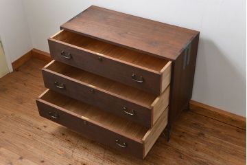 アンティーク家具　アンティーク 上質な造りの桐材鉄脚ローチェスト(1、桐箪笥、桐たんす) (ローボード、桐箪笥、桐たんす)