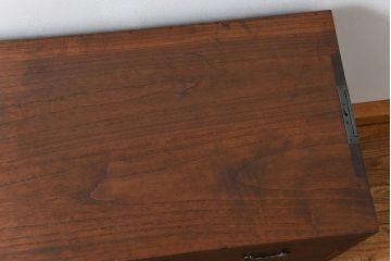 アンティーク家具　アンティーク 上質な造りの桐材鉄脚ローチェスト(1、桐箪笥、桐たんす) (ローボード、桐箪笥、桐たんす)