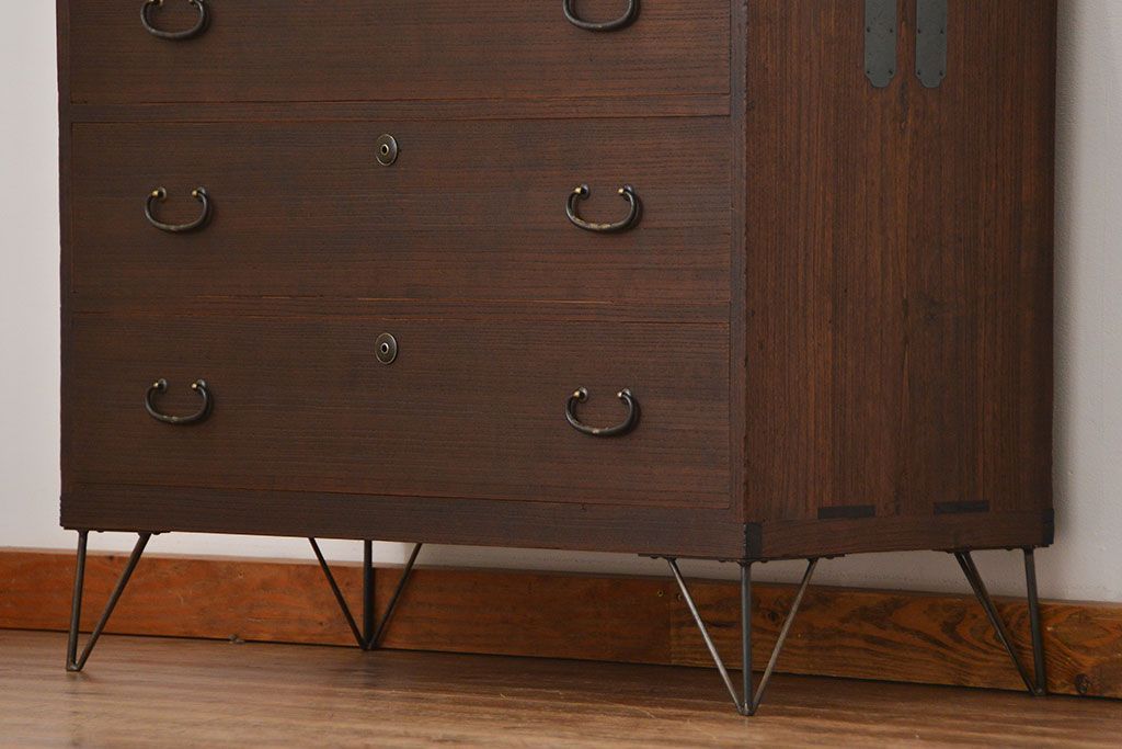 アンティーク家具　アンティーク 上質な造りの桐材鉄脚ローチェスト(1、桐箪笥、桐たんす) (ローボード、桐箪笥、桐たんす)