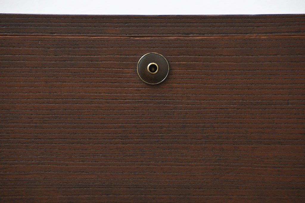 アンティーク家具　アンティーク 上質な造りの桐材鉄脚ローチェスト(1、桐箪笥、桐たんす) (ローボード、桐箪笥、桐たんす)