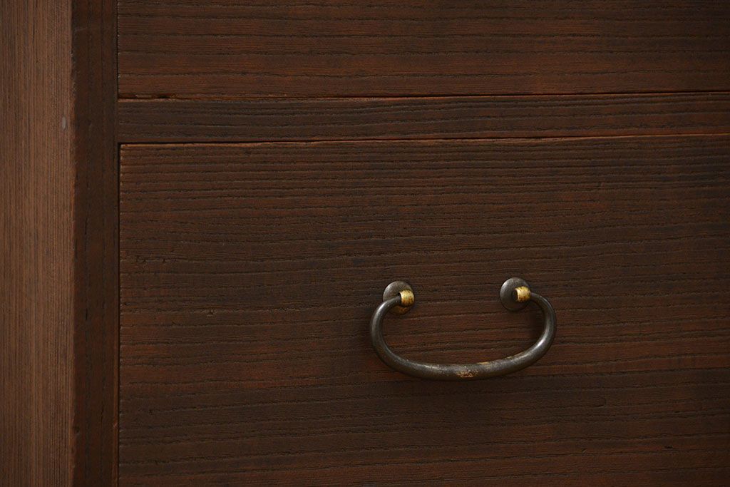 アンティーク家具　アンティーク 上質な造りの桐材鉄脚ローチェスト(1、桐箪笥、桐たんす) (ローボード、桐箪笥、桐たんす)