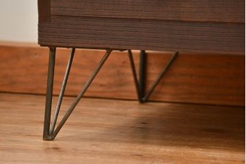 アンティーク家具　アンティーク 上質な造りの桐材鉄脚ローチェスト(1、桐箪笥、桐たんす) (ローボード、桐箪笥、桐たんす)