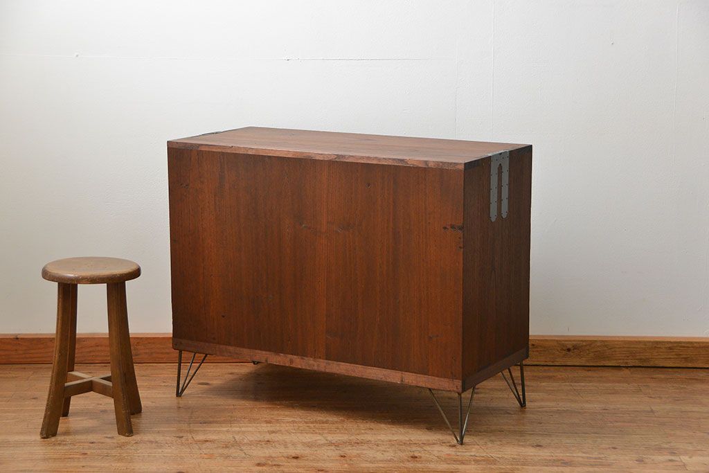 アンティーク家具　アンティーク 上質な造りの桐材鉄脚ローチェスト(1、桐箪笥、桐たんす) (ローボード、桐箪笥、桐たんす)