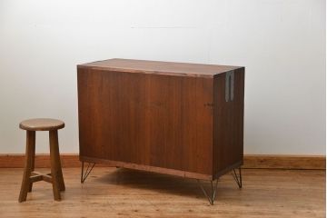 アンティーク家具　アンティーク 上質な造りの桐材鉄脚ローチェスト(1、桐箪笥、桐たんす) (ローボード、桐箪笥、桐たんす)