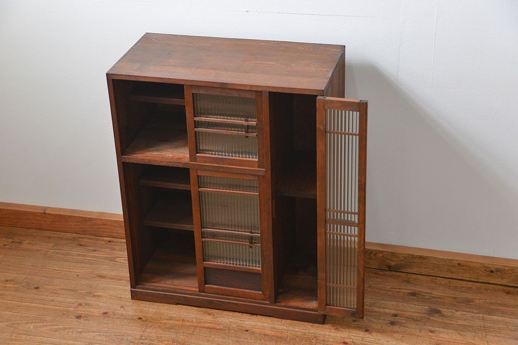 アンティーク家具　古民具・骨董 古い木の上質なモールガラス収納棚(下駄箱、食器棚)