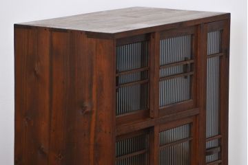 アンティーク家具　古民具・骨董 古い木の上質なモールガラス収納棚(下駄箱、食器棚)