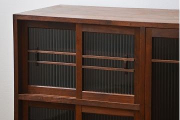 アンティーク家具　古民具・骨董 古い木の上質なモールガラス収納棚(下駄箱、食器棚)