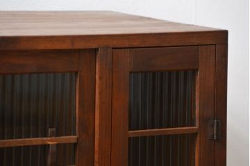 アンティーク家具　古民具・骨董 古い木の上質なモールガラス収納棚(下駄箱、食器棚)