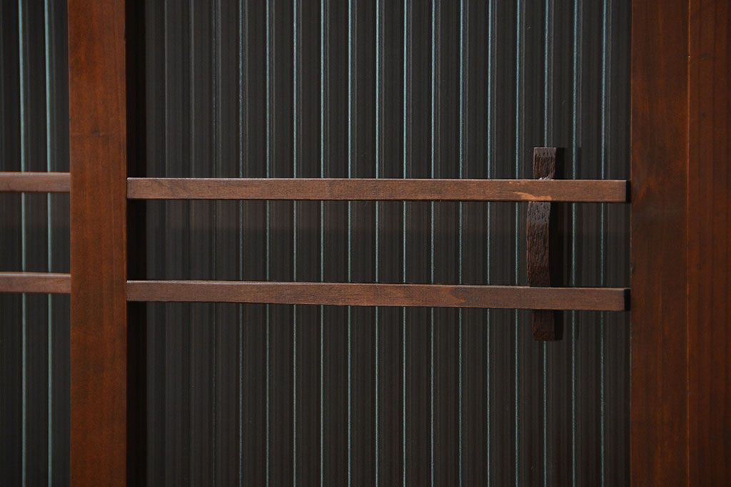 アンティーク家具　古民具・骨董 古い木の上質なモールガラス収納棚(下駄箱、食器棚)