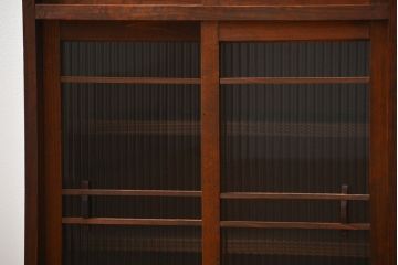 アンティーク家具　古民具・骨董 古い木の上質なモールガラス収納棚(下駄箱、食器棚)