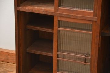 アンティーク家具　古民具・骨董 古い木の上質なモールガラス収納棚(下駄箱、食器棚)