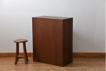 アンティーク家具　古民具・骨董 古い木の上質なモールガラス収納棚(下駄箱、食器棚)