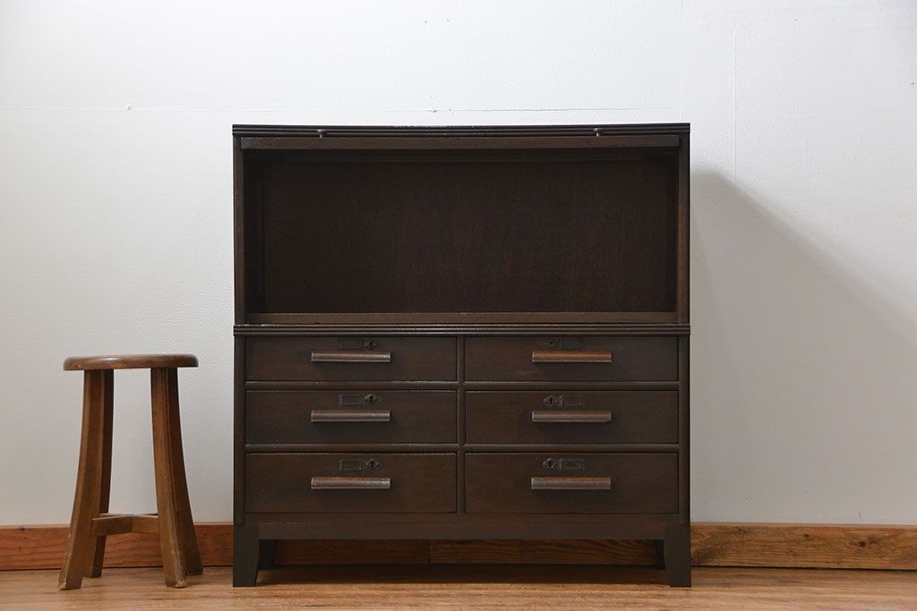 アンティーク家具　アンティーク スライド扉付きの脚付き引き出しスタッキング収納棚