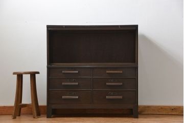 アンティーク家具　アンティーク スライド扉付きの脚付き引き出しスタッキング収納棚