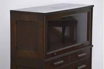 アンティーク家具　アンティーク スライド扉付きの脚付き引き出しスタッキング収納棚