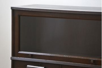 アンティーク家具　アンティーク スライド扉付きの脚付き引き出しスタッキング収納棚