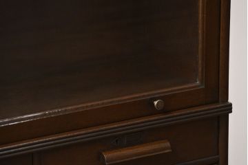 アンティーク家具　アンティーク スライド扉付きの脚付き引き出しスタッキング収納棚