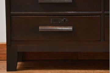 アンティーク家具　アンティーク スライド扉付きの脚付き引き出しスタッキング収納棚