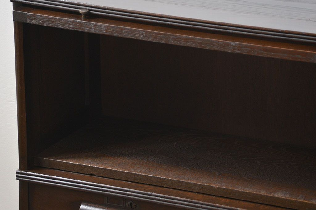 アンティーク家具　アンティーク スライド扉付きの脚付き引き出しスタッキング収納棚