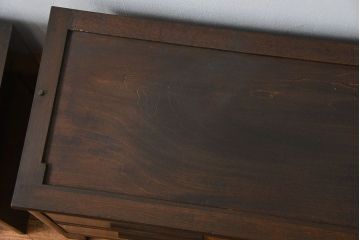 アンティーク家具　アンティーク スライド扉付きの脚付き引き出しスタッキング収納棚