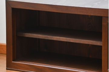 アンティーク家具　アンティーク 前面総欅材 縦桟引き戸の時代箪笥ローボード(水屋箪笥、テレビボード、テレビ台、キャビネット、収納棚)