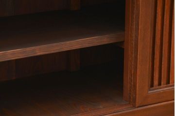 アンティーク家具　アンティーク 前面総欅材 縦桟引き戸の時代箪笥ローボード(水屋箪笥、テレビボード、テレビ台、キャビネット、収納棚)