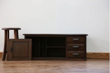 アンティーク家具　アンティーク 古い栓材の上質なローボード(テレビボード)