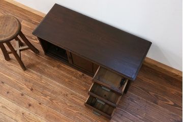 アンティーク家具　アンティーク 古い栓材の上質なローボード(テレビボード)