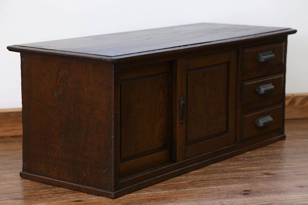 アンティーク家具　アンティーク 古い栓材の上質なローボード(テレビボード)