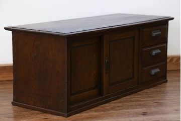 アンティーク家具　アンティーク 古い栓材の上質なローボード(テレビボード)