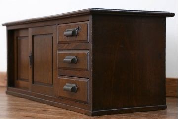 アンティーク家具　アンティーク 古い栓材の上質なローボード(テレビボード)