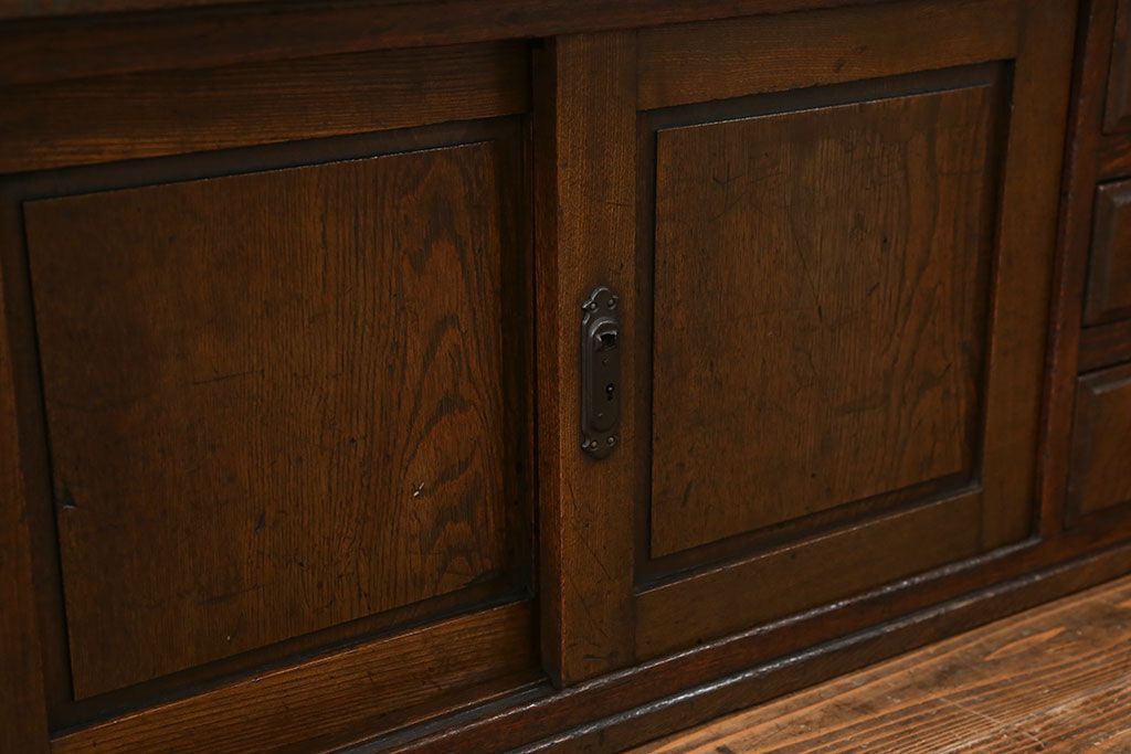 アンティーク家具　アンティーク 古い栓材の上質なローボード(テレビボード)