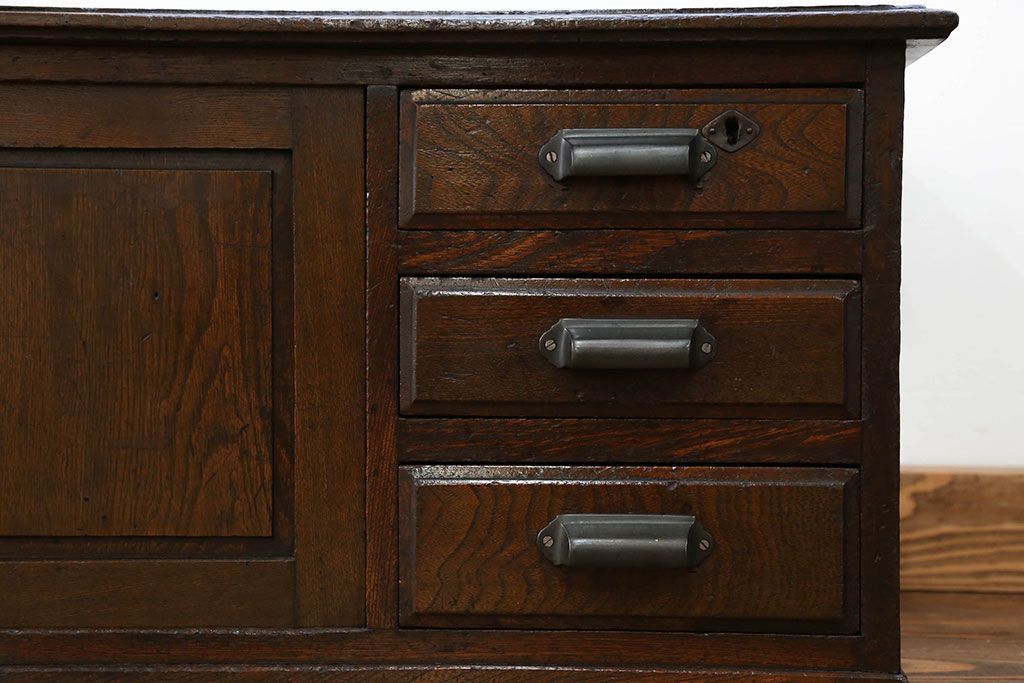 アンティーク家具　アンティーク 古い栓材の上質なローボード(テレビボード)